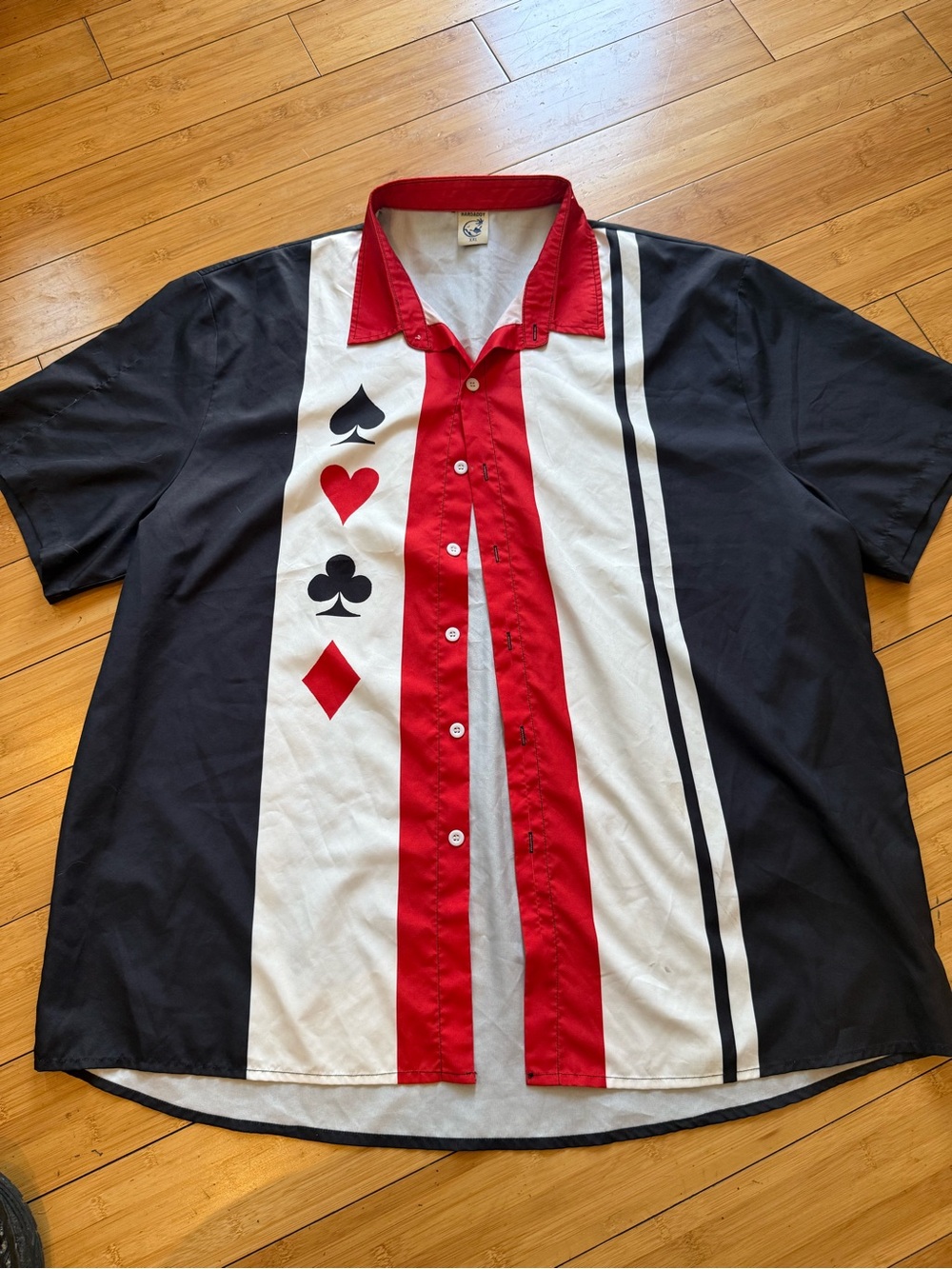 Casual Short-Sleeve Button-Down Shirt in Black, White & Red - Picture 2 of 2
